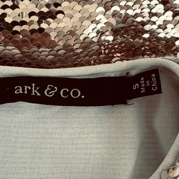 Gold Sequin Short Sleeve Color Changing Blouse Size Small - Picture 12 of 16